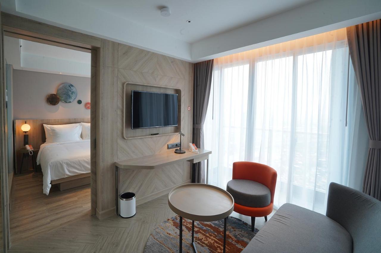 Harris Suites Puri Mansion Джакарта Экстерьер фото