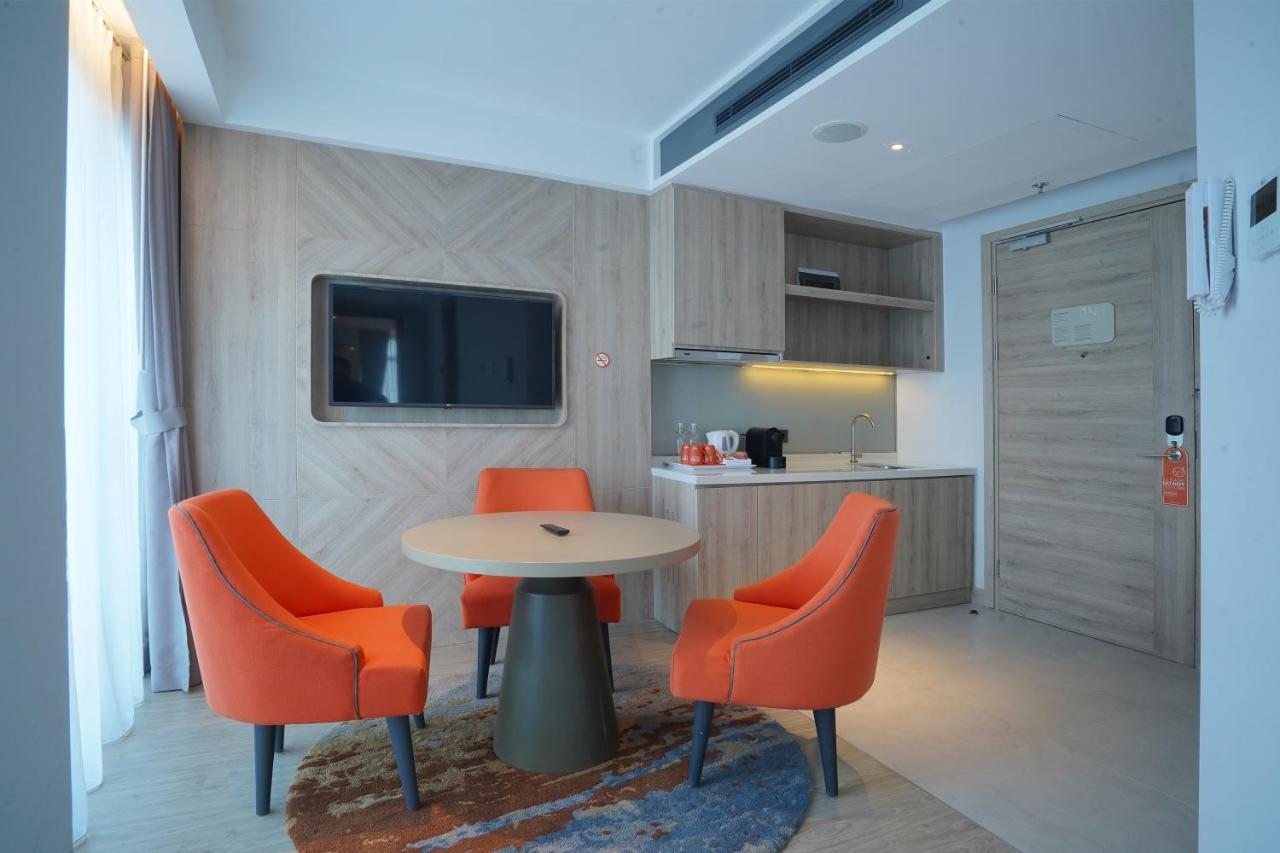 Harris Suites Puri Mansion Джакарта Экстерьер фото