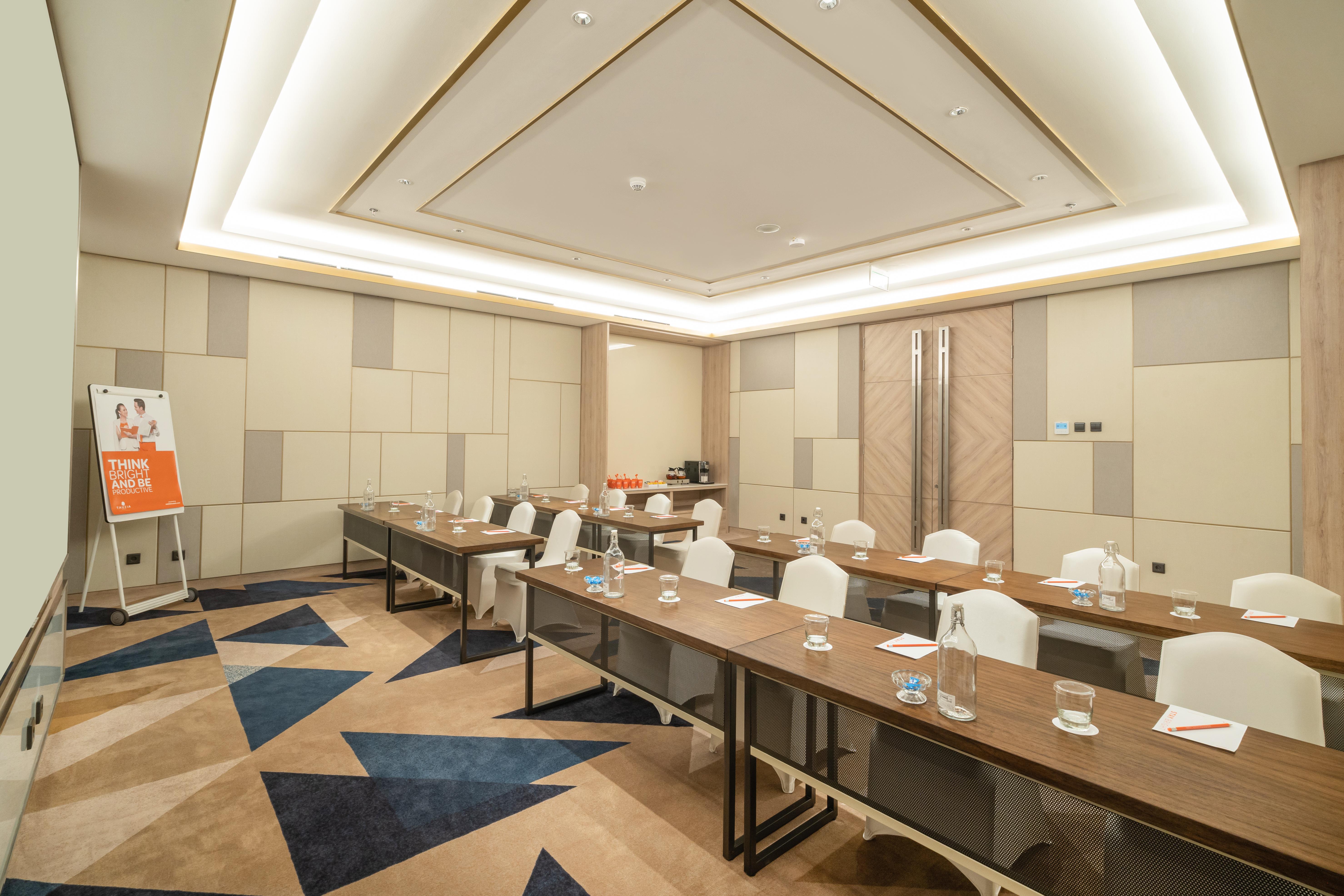 Harris Suites Puri Mansion Джакарта Экстерьер фото