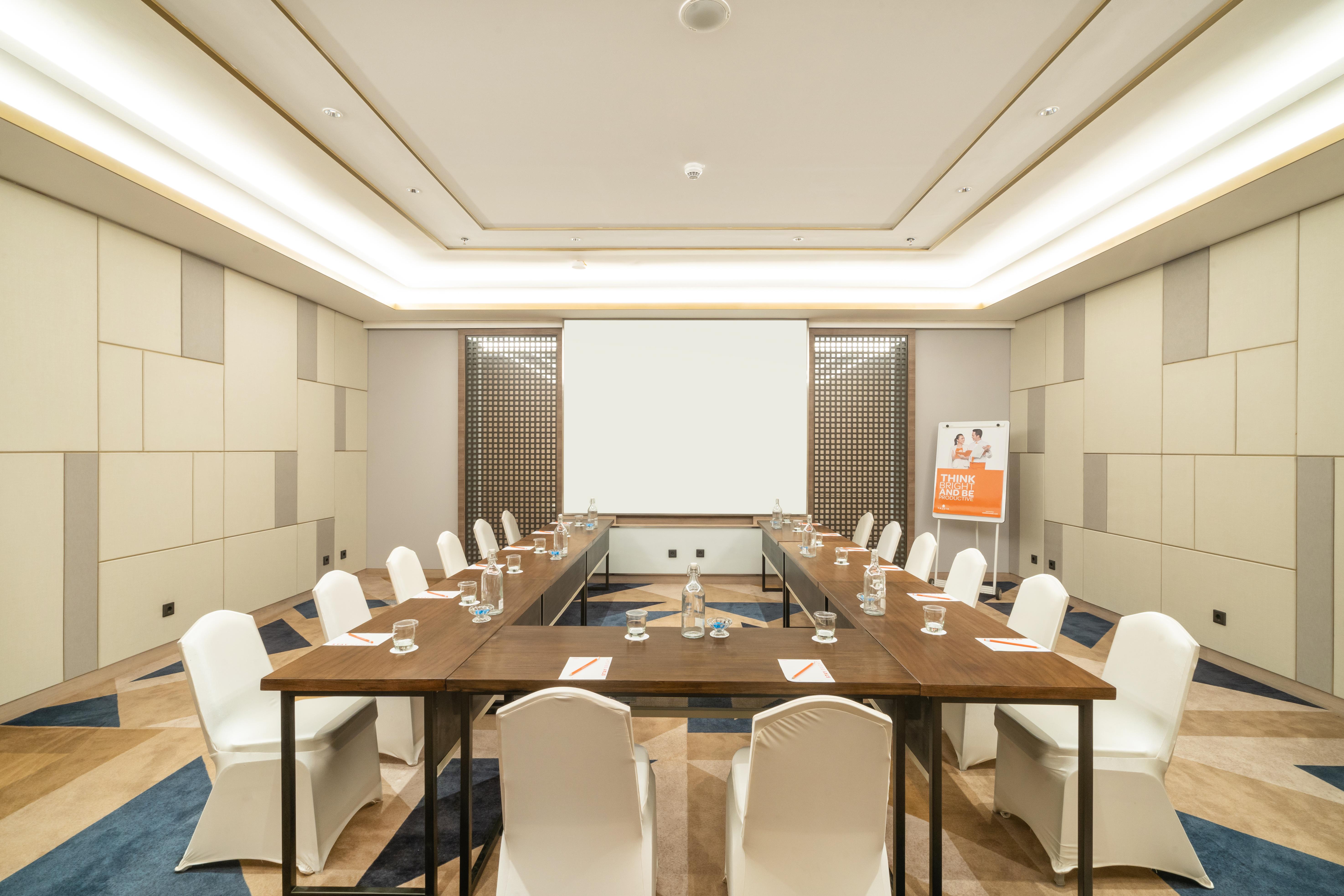 Harris Suites Puri Mansion Джакарта Экстерьер фото