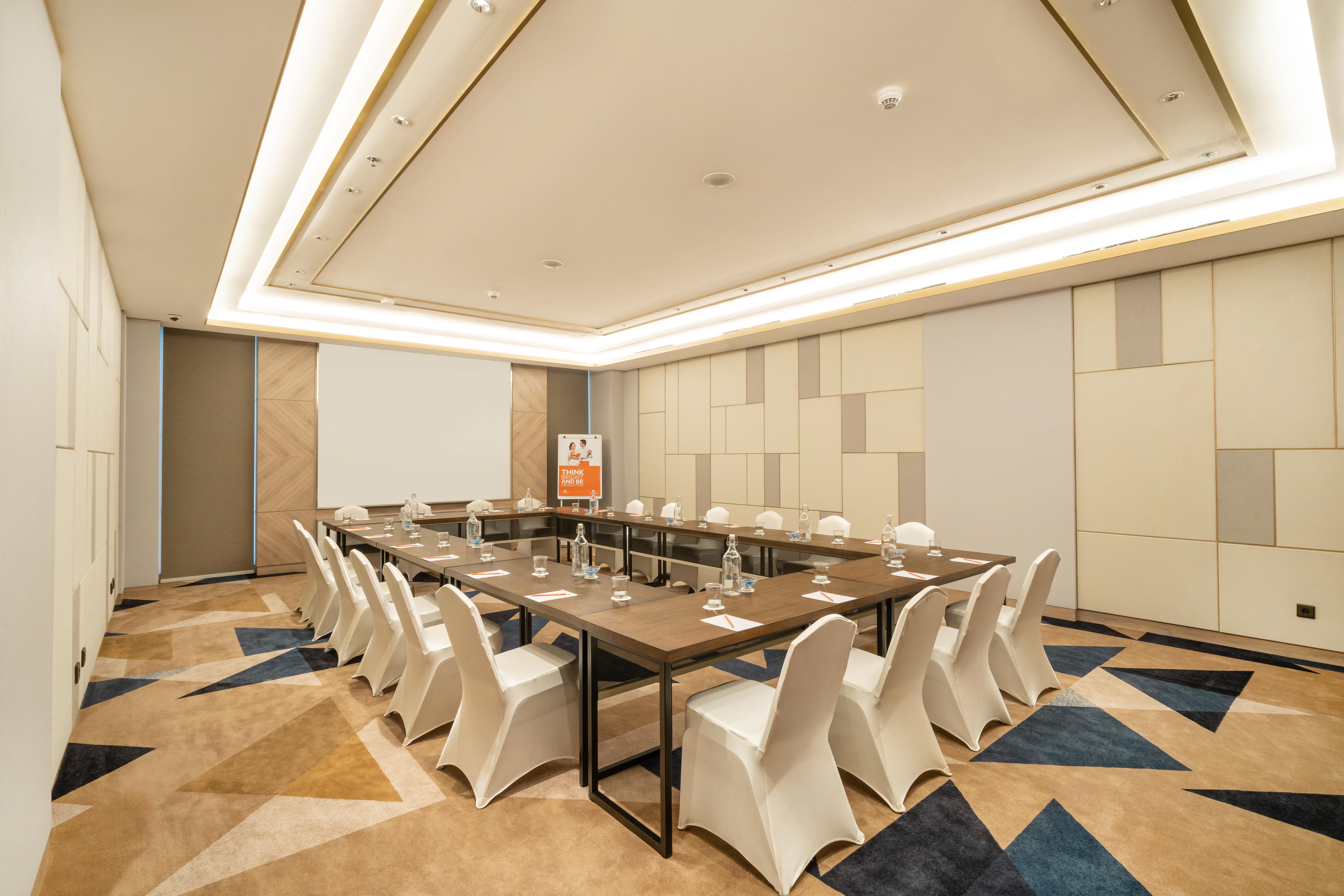 Harris Suites Puri Mansion Джакарта Экстерьер фото