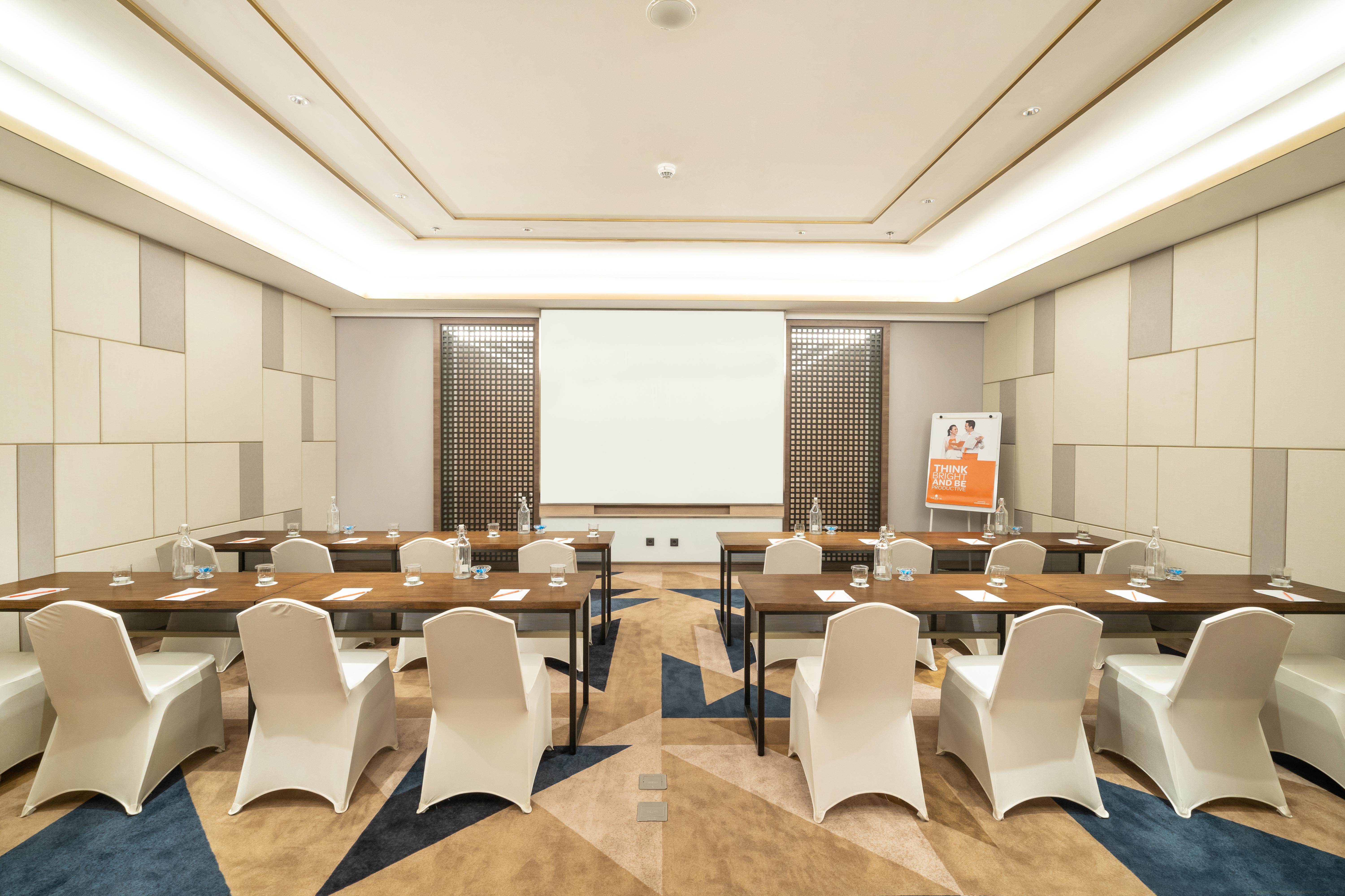 Harris Suites Puri Mansion Джакарта Экстерьер фото