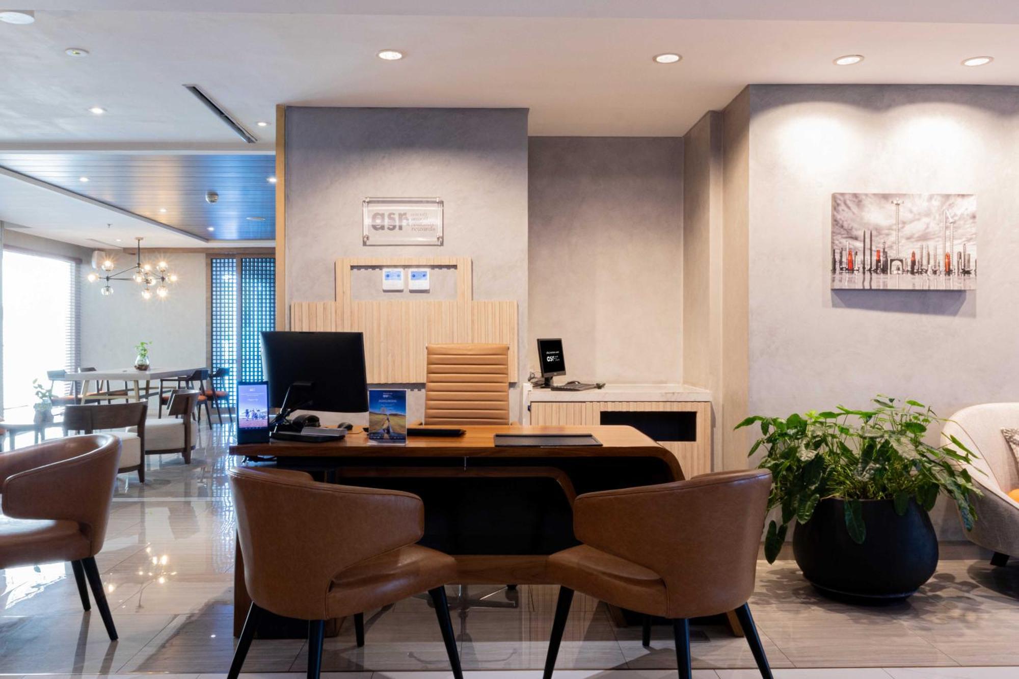 Harris Suites Puri Mansion Джакарта Экстерьер фото