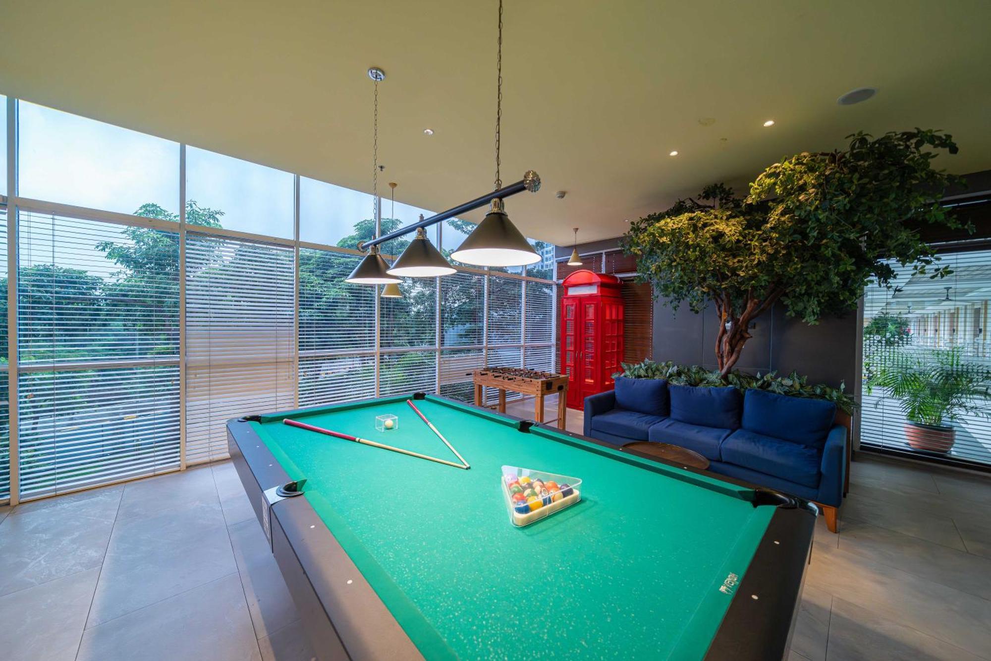 Harris Suites Puri Mansion Джакарта Экстерьер фото